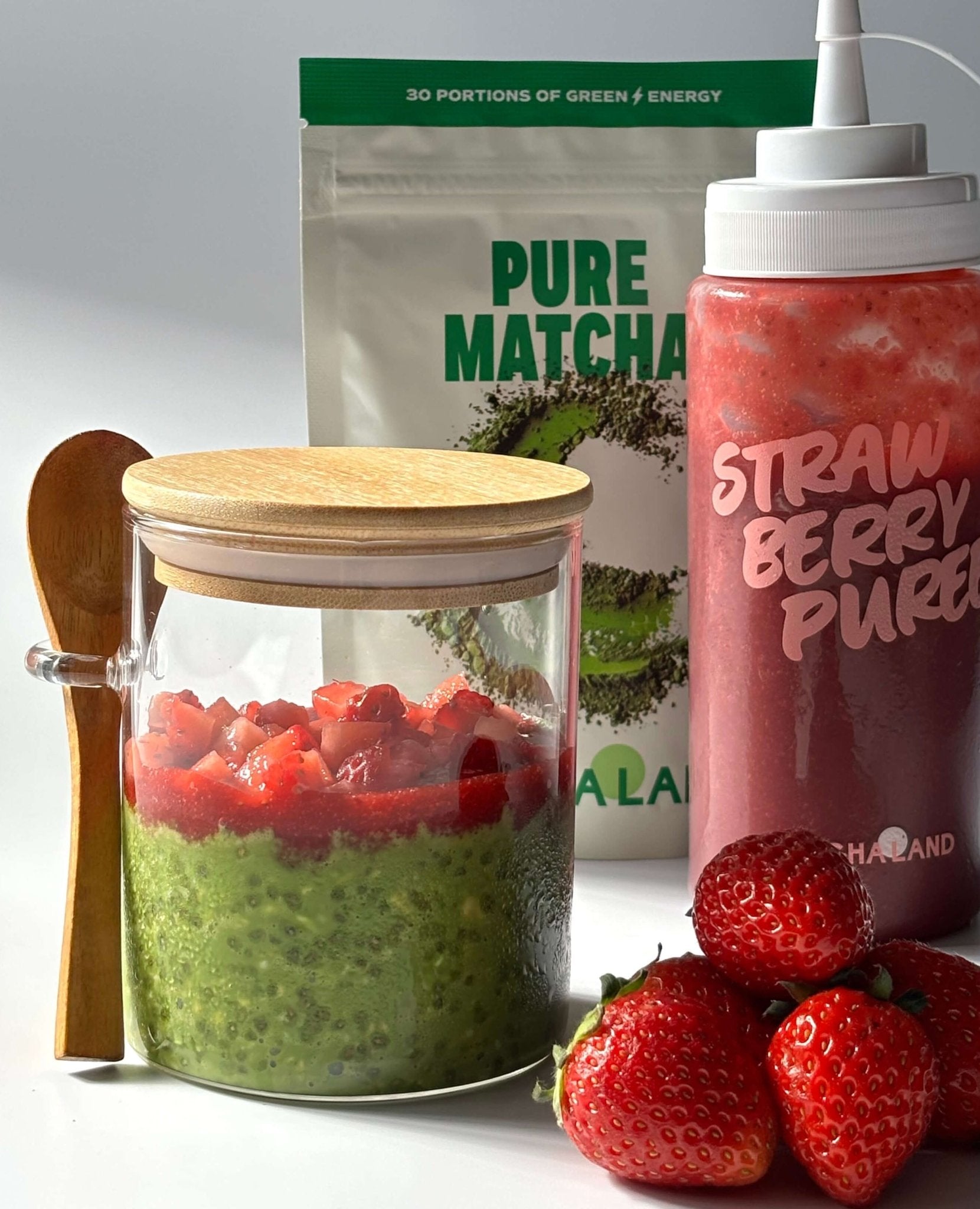 Matcha Haferflocken mit Erdbeerpüree - MatchaLand Deutschland