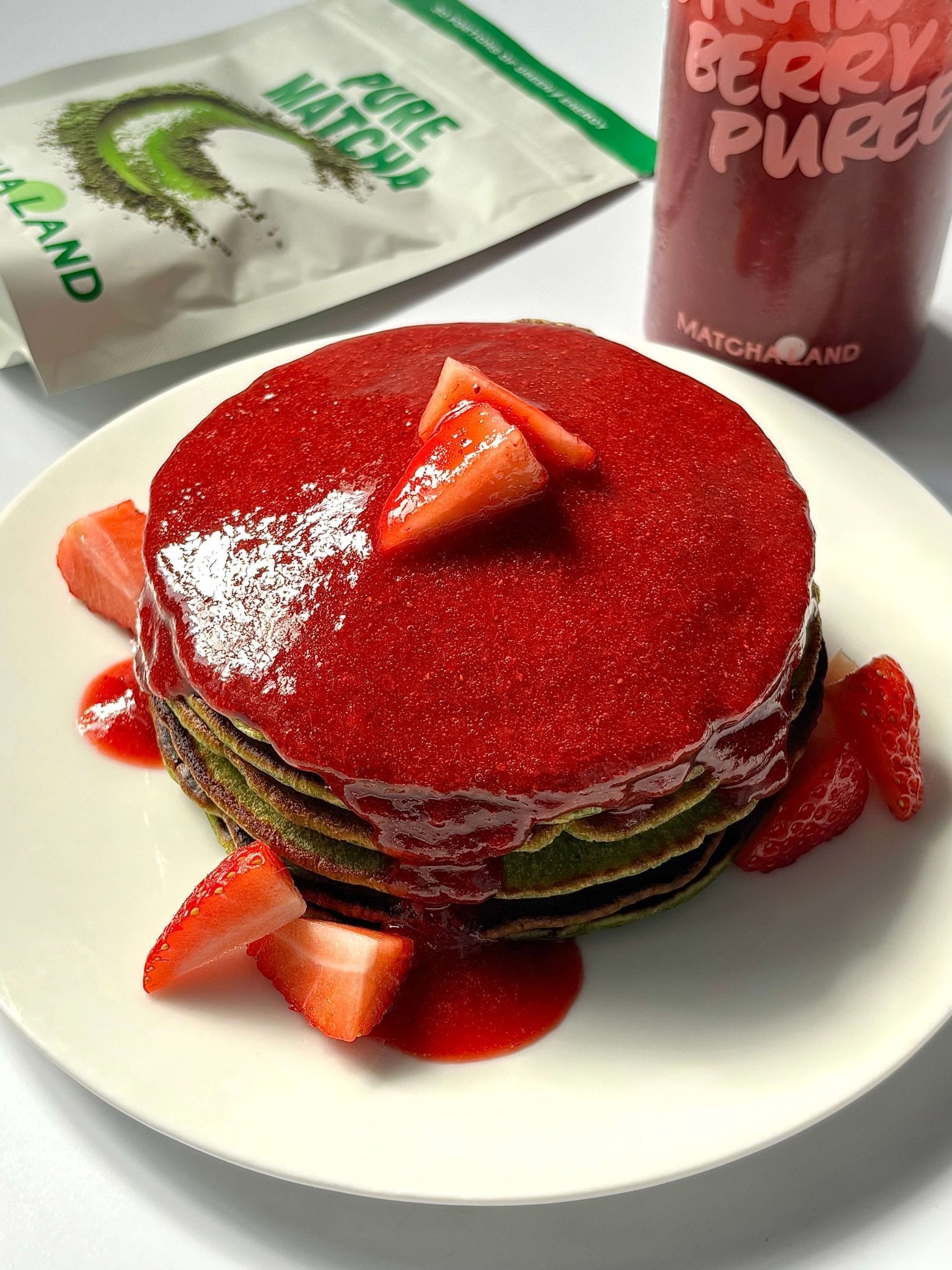 Matcha Pfannkuchen mit Erdbeerpüree - MatchaLand Deutschland